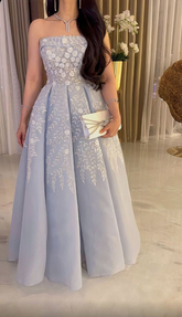 Charmantes trägerloses A-Linien-Abendkleid mit Applikationen Y5962